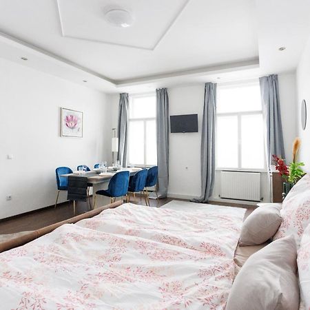 Central, Modern, Big Apartment Wenen Buitenkant foto